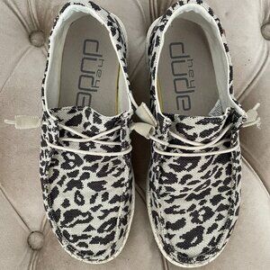 HEY DUDES - Gray Leopard Size 6 - EUC